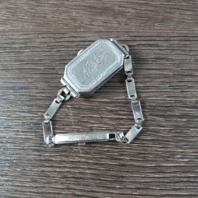 Antique 1924 Bulova Wrist Watch Women display picture 1