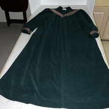 Vanity Fair Vintage Green Velour Robe Gold Floral Trim Ladies Md Pockets USA