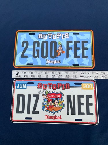 RARE Disneyland AUTOPIA LICENSE PLATES: DIZ NEE + 2 GOO FEE Disney Collectables - Picture 3 of 7