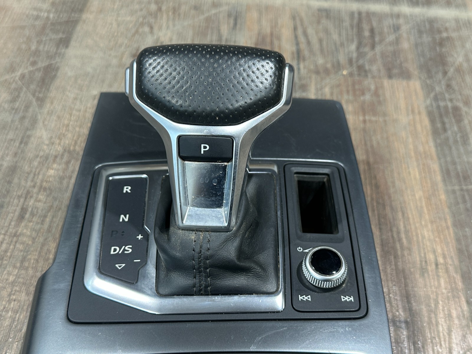 Audi R8 2012-2015 Center console