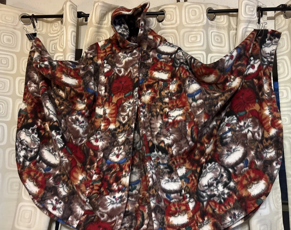 Adorable poncho con capucha de gran tamaño hecho a mano unisex polar para gatos y gatitos Foto 3 de 4