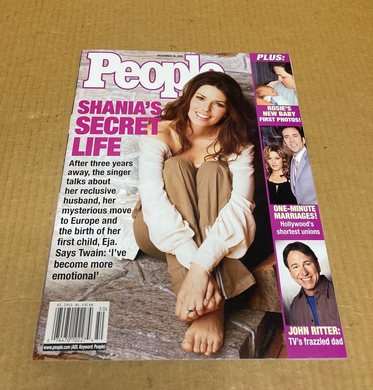 Shania Twain -  2002 PEOPLE MAGAZINE - Unread  - No Label Newsstand