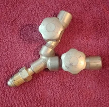 Valved "Y" Connections      200 PSIG     Brass    Male/Female     5/8 in - 18