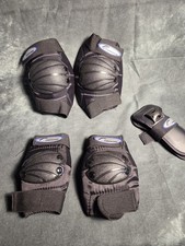 Forward Black Set of Knee Pads And Elbow Pads