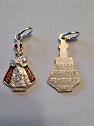 Vintage Infant of Prague small medal charm with prayer card original package new