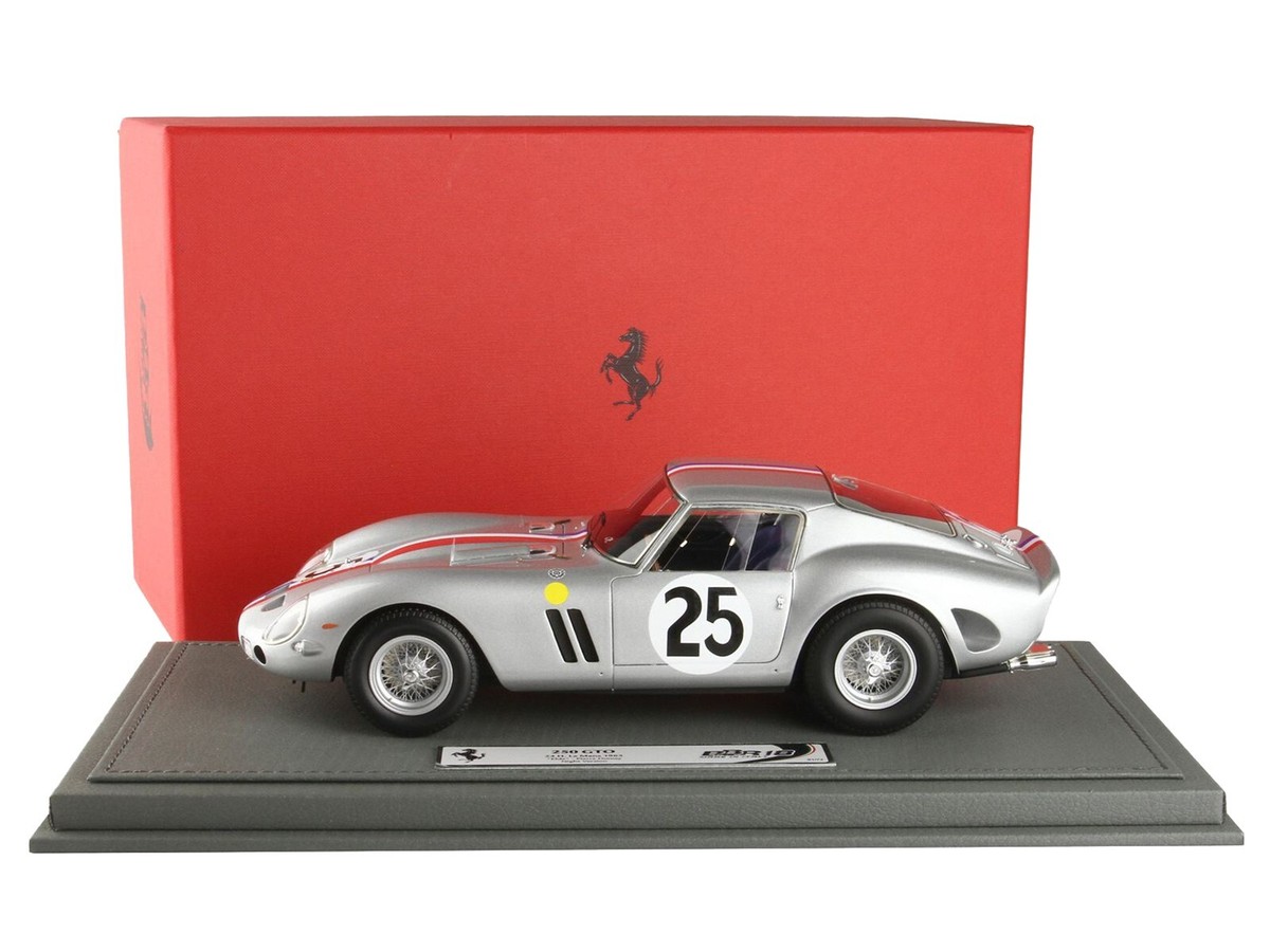 BBR フェラーリ　250 ルッソ　ストリート　1963 1/43 BBR 1963 Ferrari 250 Lusso (Metal Silver) Resin Car