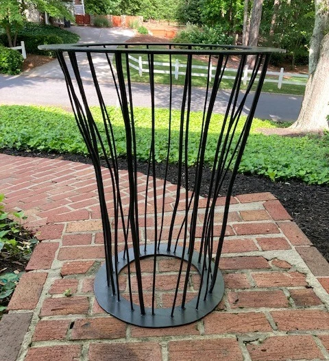 MODERN, ORNATE, HEAVY DUTY CAST IRON DINING / PATIO PEDESTAL TABLE BASE - VG+ - Image 3 of 4