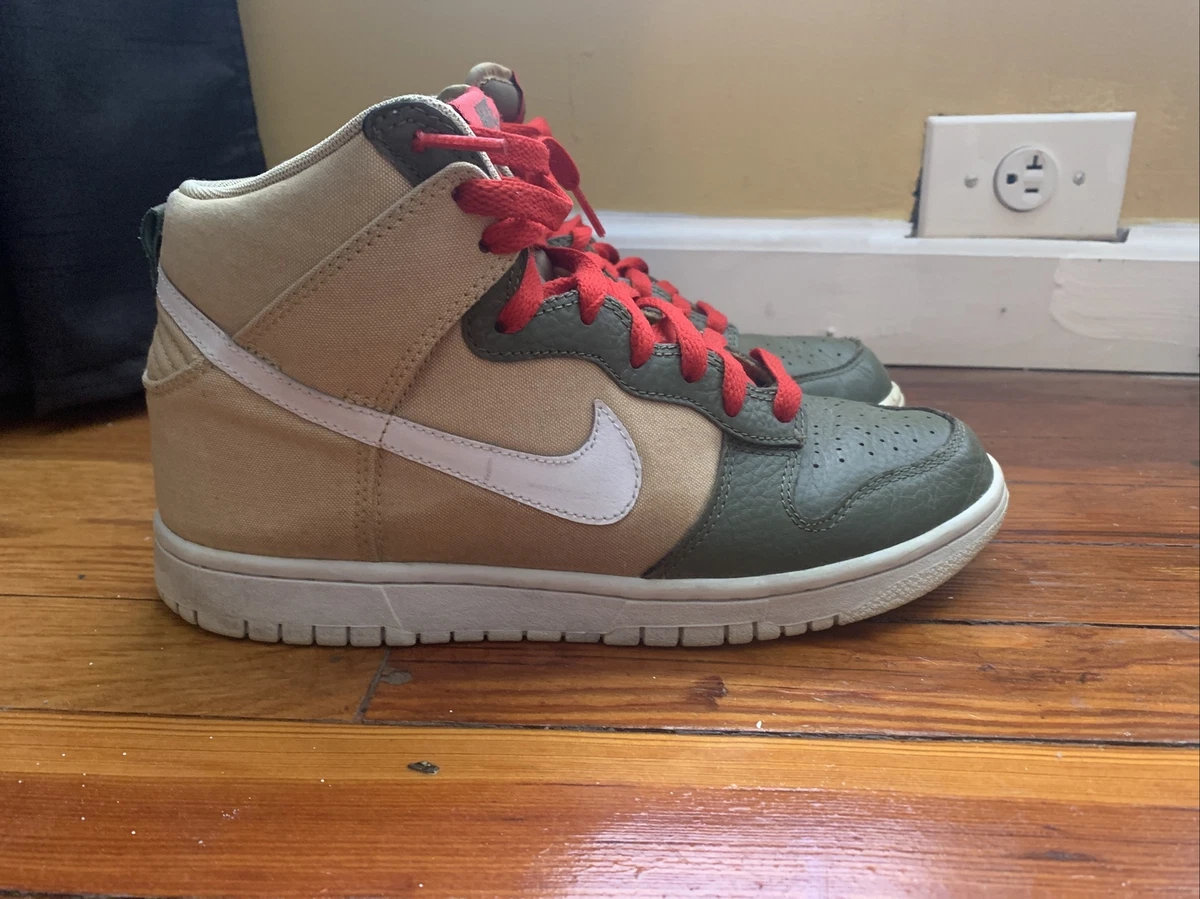 Nike deals beige red