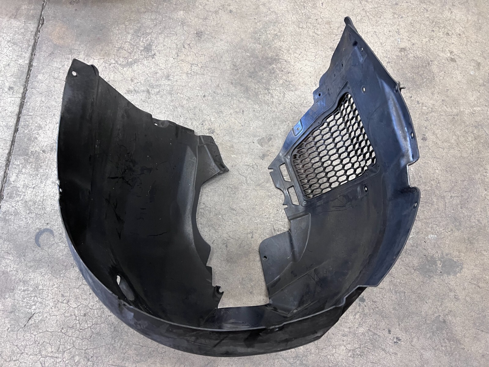 LAMBORGHINI HURACAN FRONT LEFT DRIVER LH WHEEL HOUSING LINER OEM 4T0821171A
