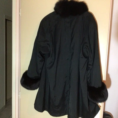 Veste en fourrure de lapin à col rond