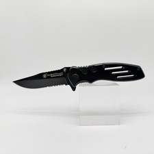 Coltello pieghevole Smith & Wesson Extreme Ops SWA24S - punta a clip seghettata nera EDC