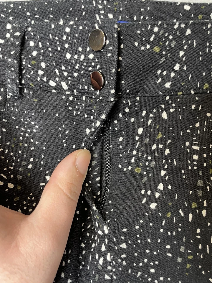 Vestido APT 9 Calças Femininas 4 Preto Branco Estampa de Salpicos Elástico Tornozelo Cropped - Imagem 2 de 4