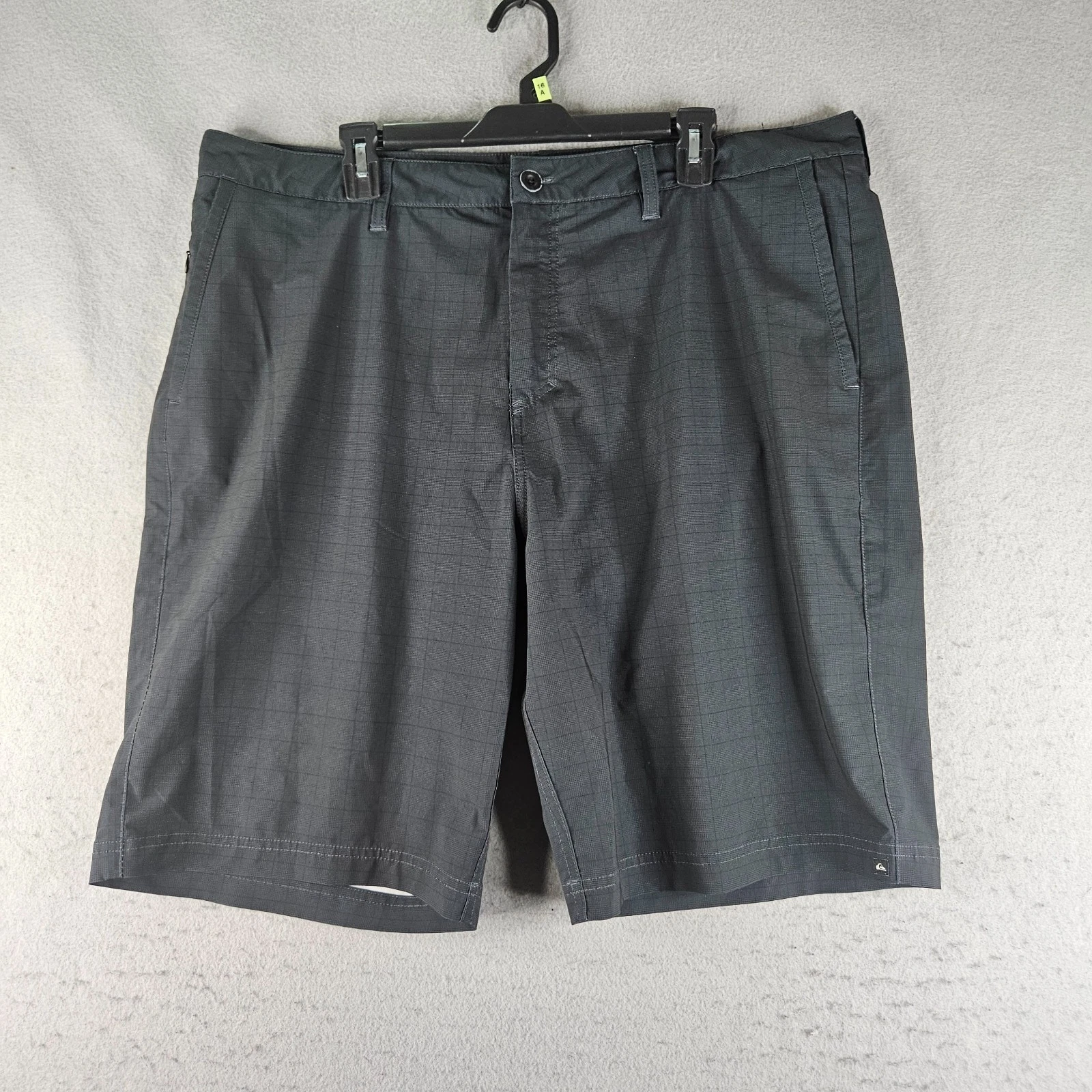 Quicksilver Amphibian Shorts Mens Size 42 Dark Gray Plaid Lightweight Quick Dry