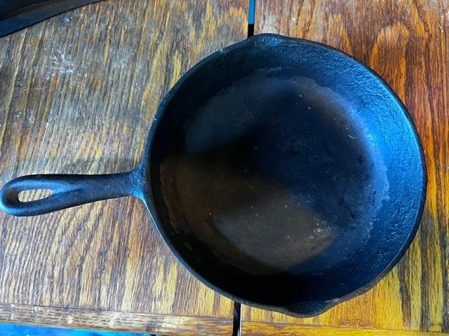 Unmarked 8in Cast Iron Skillet