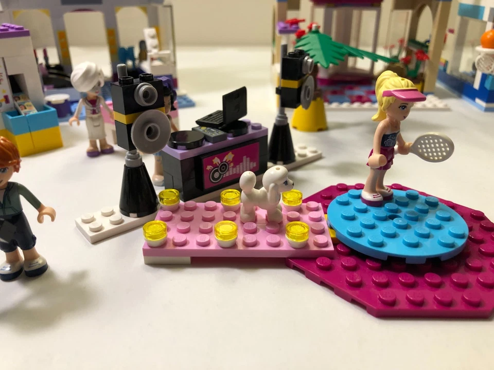 LEGO FRIENDS: Centro Comercial Heartlake (41058), Completo Foto 2 de 4