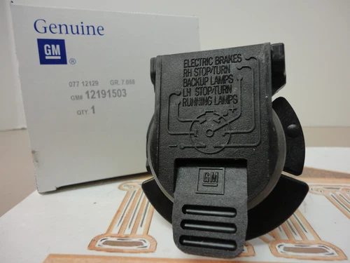 1999-2012 Silverado Sierra Tahoe Suburban 7 Round Trailer Tow Plug OEM NEW