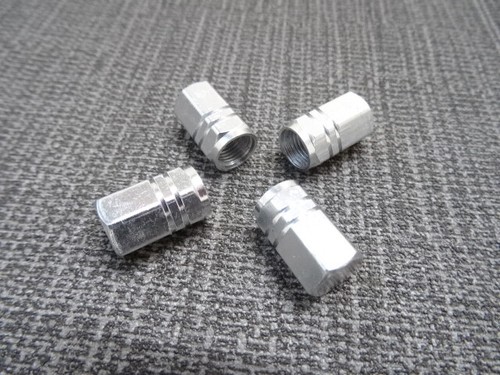 RANGE ROVER SILVER ALUMINIUM METAL SOLID TYRE/WHEEL HEXAGON DUST VALVE CAPS x4 - Afbeelding 1 van 12