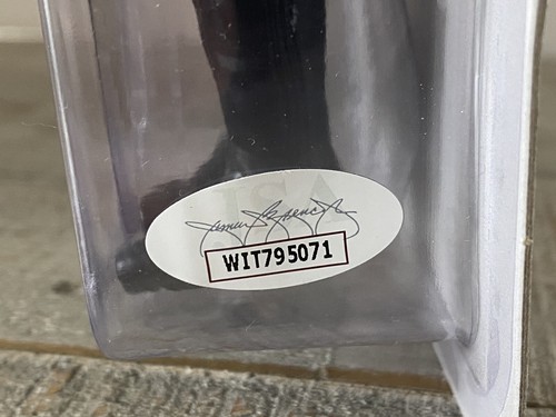 William Shatner Signed/Autograph Action 8” Figure Star Trek Kirk, JSA COA - Picture 6 of 7