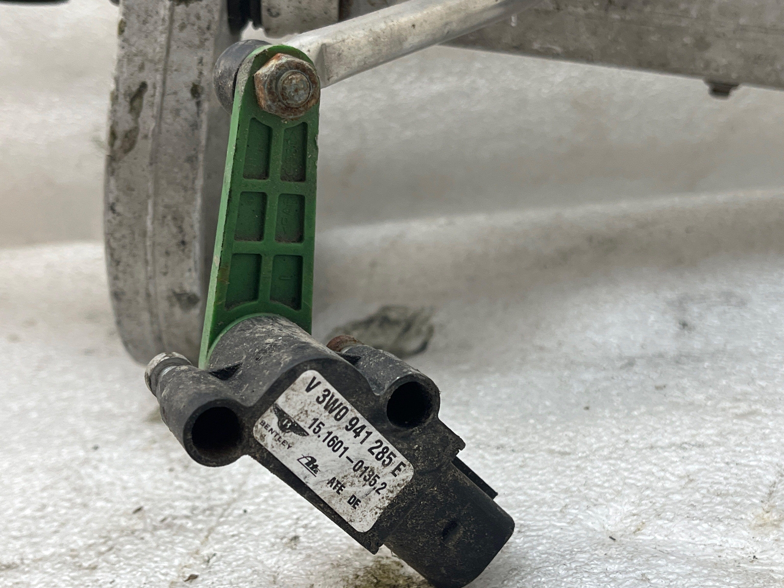 2015 BENTLEY Right Passenger Side Lower Control Arm Front P/N 4E0407155C
