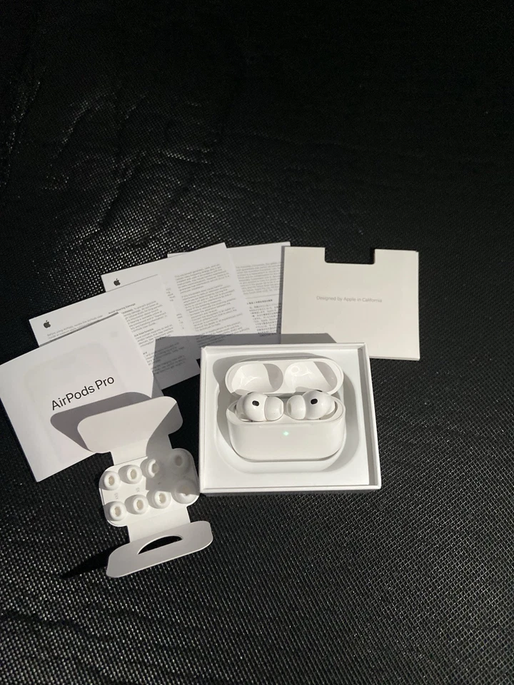 Apple AirPods Pro 3, photo 2 of 5