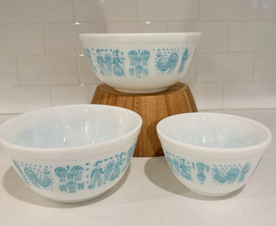 Set 3 MCM Vintage Pyrex Amish Butter Mixing Bowls Turquoise White 403 402 401 - Image 2 of 4