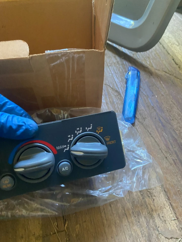 (1) Interruptor del panel de control climático del calentador de aire acondicionado GM 1997-2000 Pontiac Grand Prix NOS Foto 2 de 4