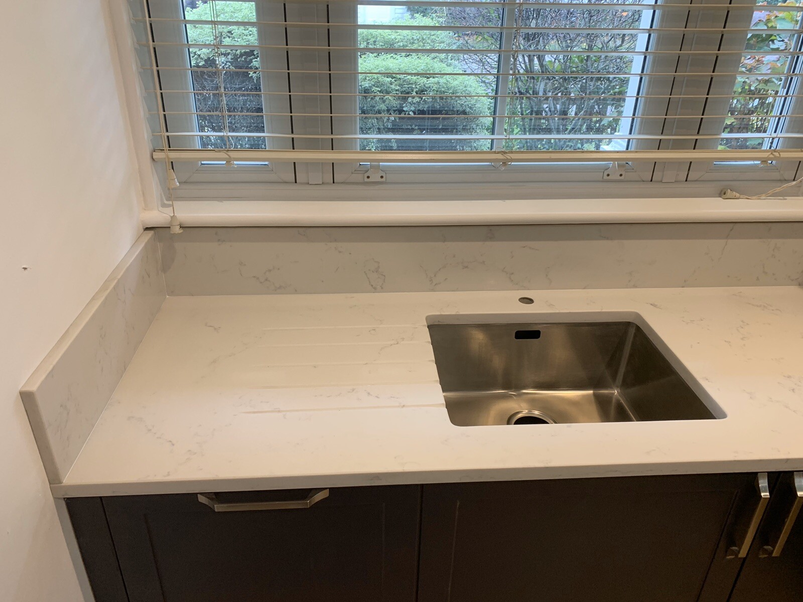 CARRARA QUARTZ KITCHEN WORKTOP COUNTERTOPS STONE WITH GROOVES & ISLAND