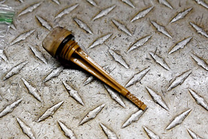 913 ENGINE OIL DIPSTICK DIP 84 85 HONDA ATC200 ATC 200 1985 BIG RED FREE SHIP