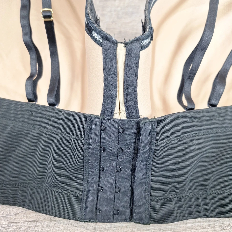 Usado en Excelente Condición Cacique 46DD Negro Encaje Ligeramente Forrado Multivía Sin Tirantes Con Aros Foto 4 de 4