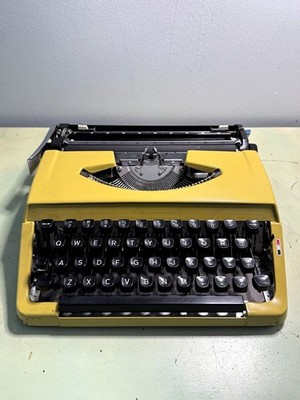 Yellow Brother Charger 11 Typewriter w/ Case   Japan Made Manual   Serviced
