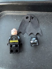 LEGO Batman Black Suit Mini Figure with Batarang ~  7781 7783 7785 FREE SHIPPING