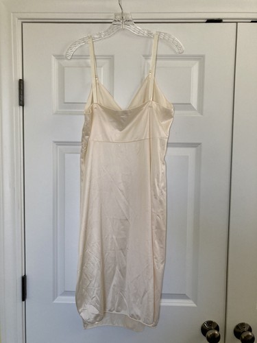 Vintage womans slip 1970’s ivory size 38 unbranded - Picture 4 of 10