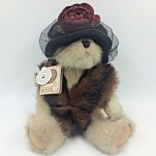 Boyds Bears Best Dressed Dixie Hackett musical plays Fascination Waltz with tags