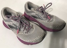 Brooks Revel 3 Women s Grey & Purple 6.5 M (B...