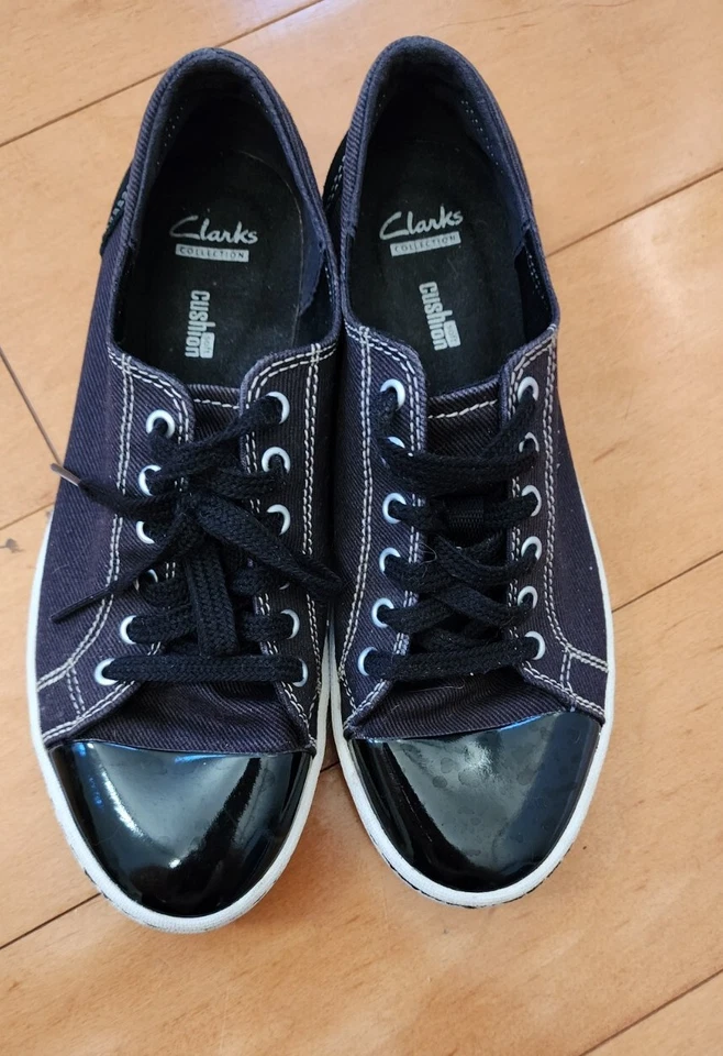 Zapatillas Clarks Soft Cushion negras con puntera de charol en talla 8 mediana Foto 4 de 4