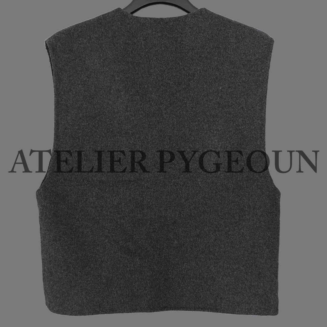 お値下げ！aere V-neck wool vest  dark grey Zoe Wool V-Neck Grey Vest – La Sienne