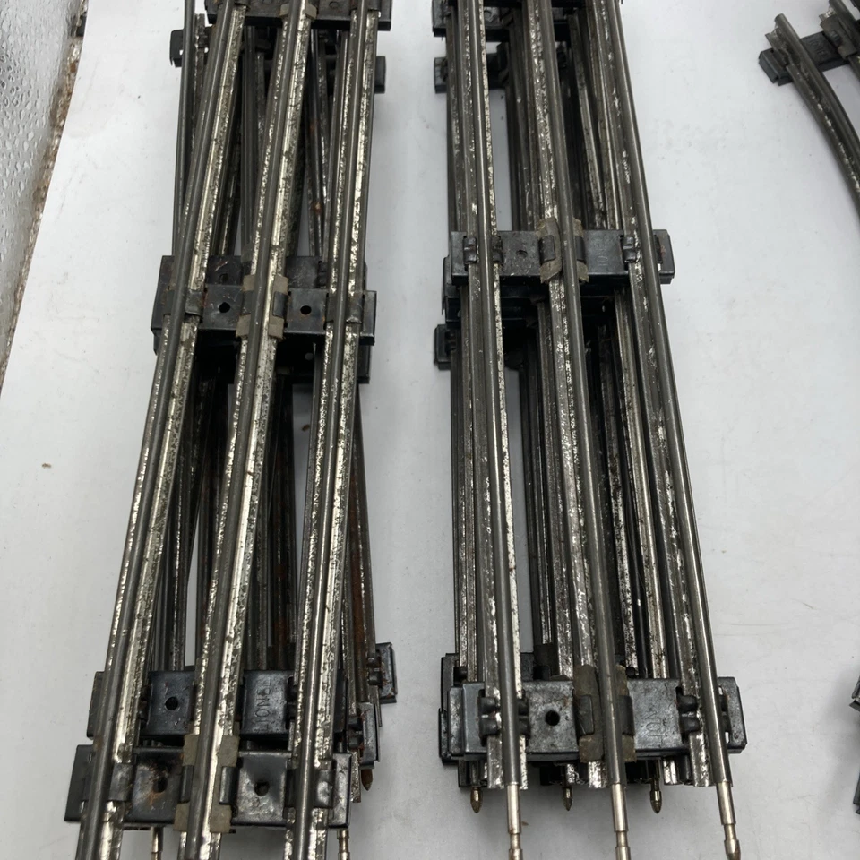 Lot of 17 O Gauge 3-Rail Metal Straight and Curved Track Sections. - Image 2 of 4