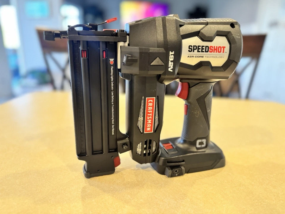 Clavadora Brad Craftsman 315.FS2000 19.2V C3 inalámbrica 18-Ga - solo herramienta - excelente Foto 2 de 4