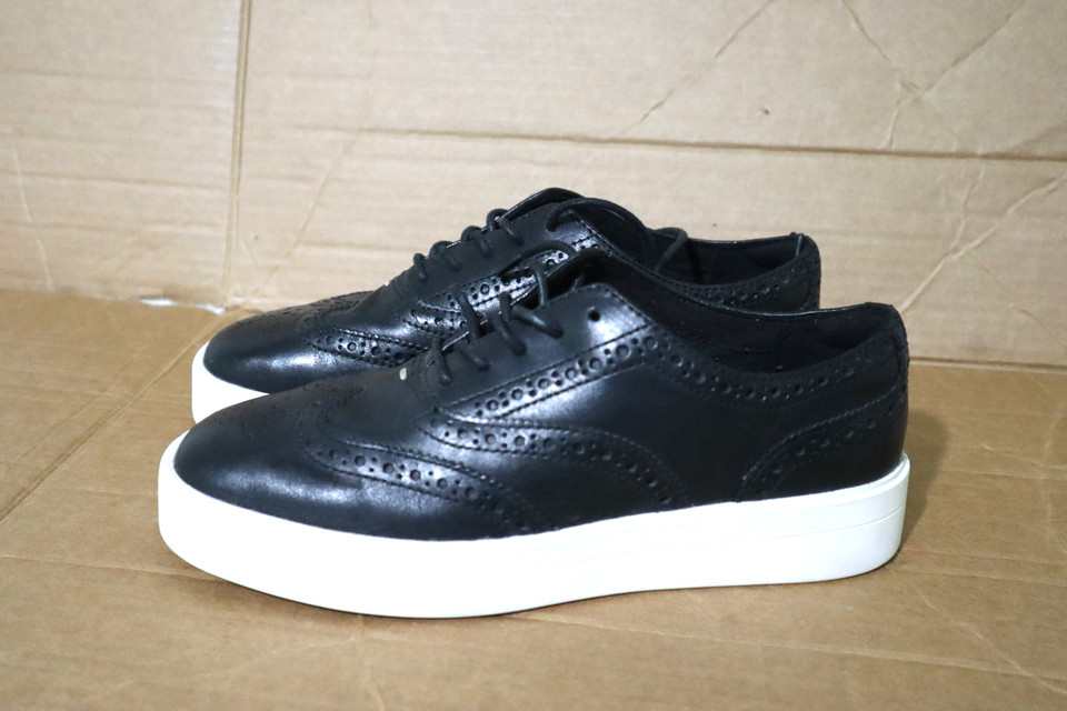 Clarks Size AU 6.5 Womens Black Leather Pillow Walk Brogue Lace Up Loafers