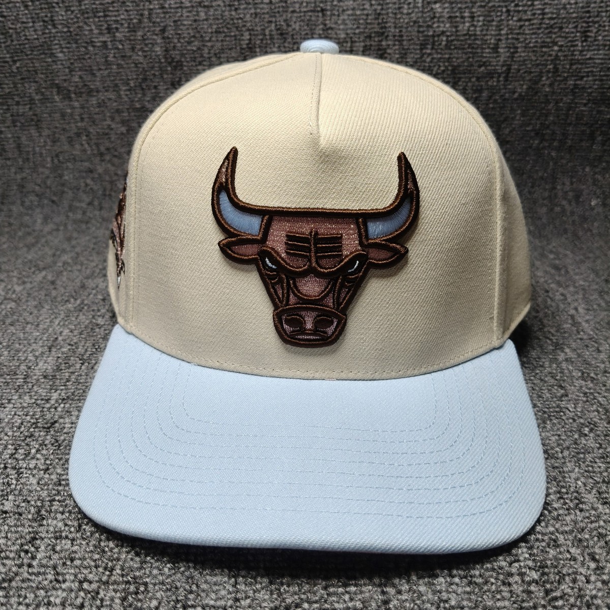 Mitchell & Ness Chicago Bulls NBA Snapback Hat Cream Light Blue Cap