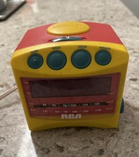 RCA Chipper Nipper Cube Alarm Clock Radio Red...