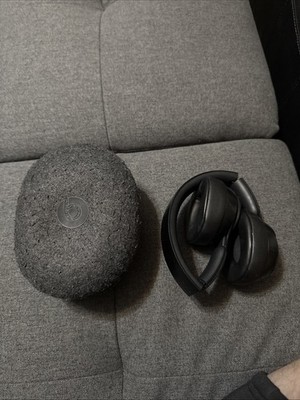 Beats Solo Pro Black Wireless Bluetooth  Noise Cancelling Headphones + Case