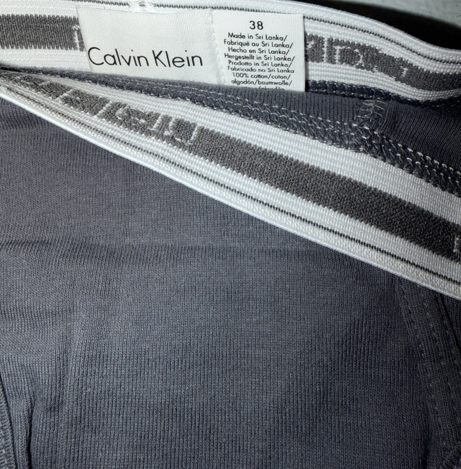 Calzoncillo Calvin Klein para hombre talla 38 gris tiro bajo Foto 2 de 2