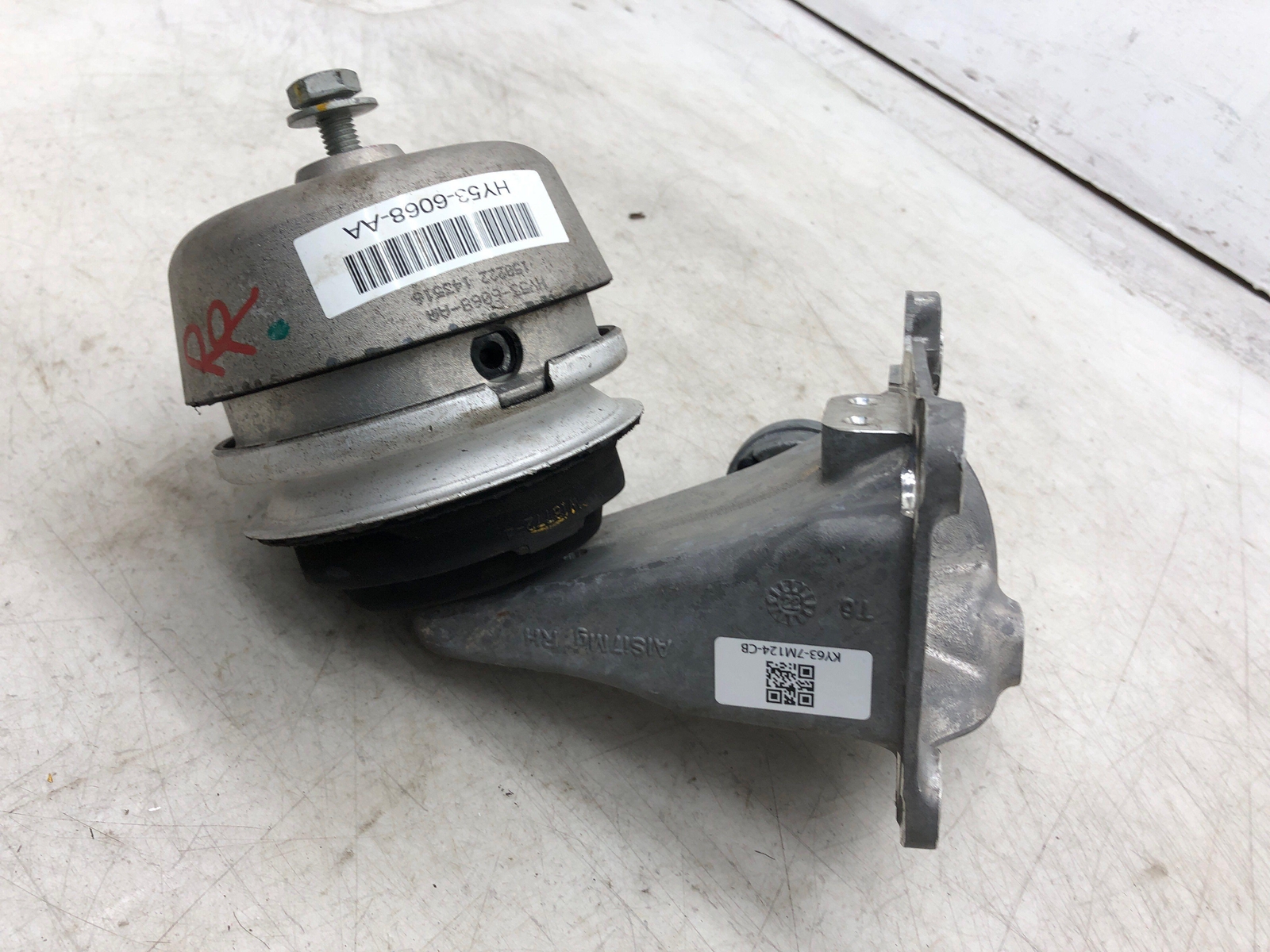 2019-2023 ASTON MARTIN VANTAGE 4.0L RIGHT REAR TRANSMISSION MOUNT HY53-6068-AA