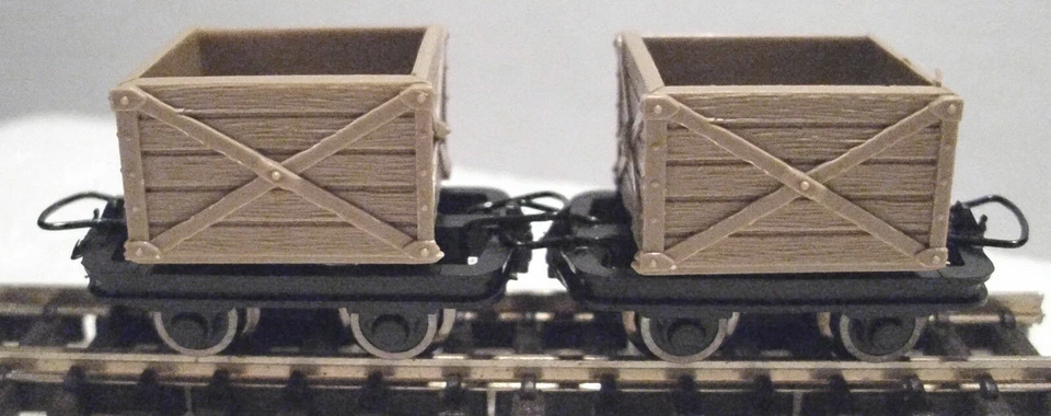 Roco 34603 - Narrow Gauge H0e/009 Planked Crate Wagon Set (2 Wagons) - T48 Post - Image 4 of 4