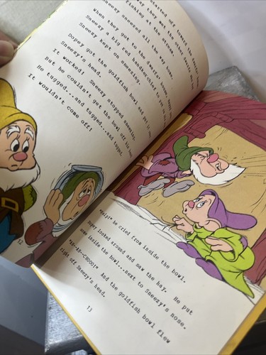 A New Disney Adventure Me, Snow White and The Seven Dwarfs 1974 Book Vintage - Picture 10 of 14