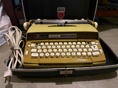 SCM Smith-Corona Coronet Automatic 12 Electric Typewriter with Carrying Case