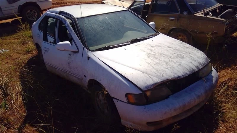 Задний бампер подходит для Nissan Sentra 98-99 годов выпуска от оригинального производителя - Изображение 4 из 4