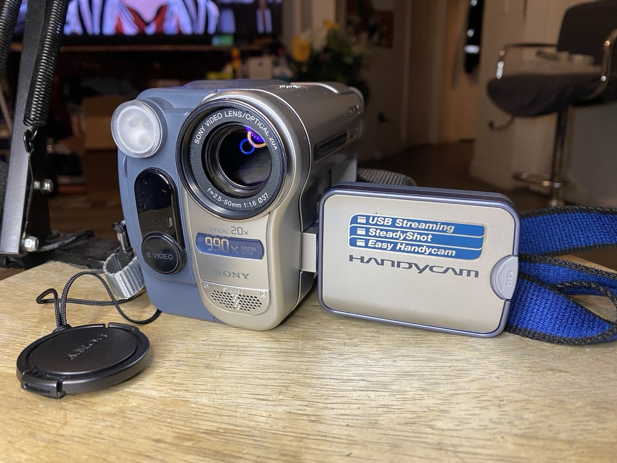 SONY　DCR-TRV225　Digital8　8mm対応　豪華セット SONY DCR-TRV225K ハンディカム Digital8ビデオカメラ