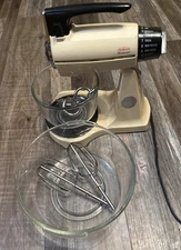 Vintage Sunbeam Mixmaster Deluxe 12-Speed Stand Mixer w/ 2 Bowls Beaters & Hooks